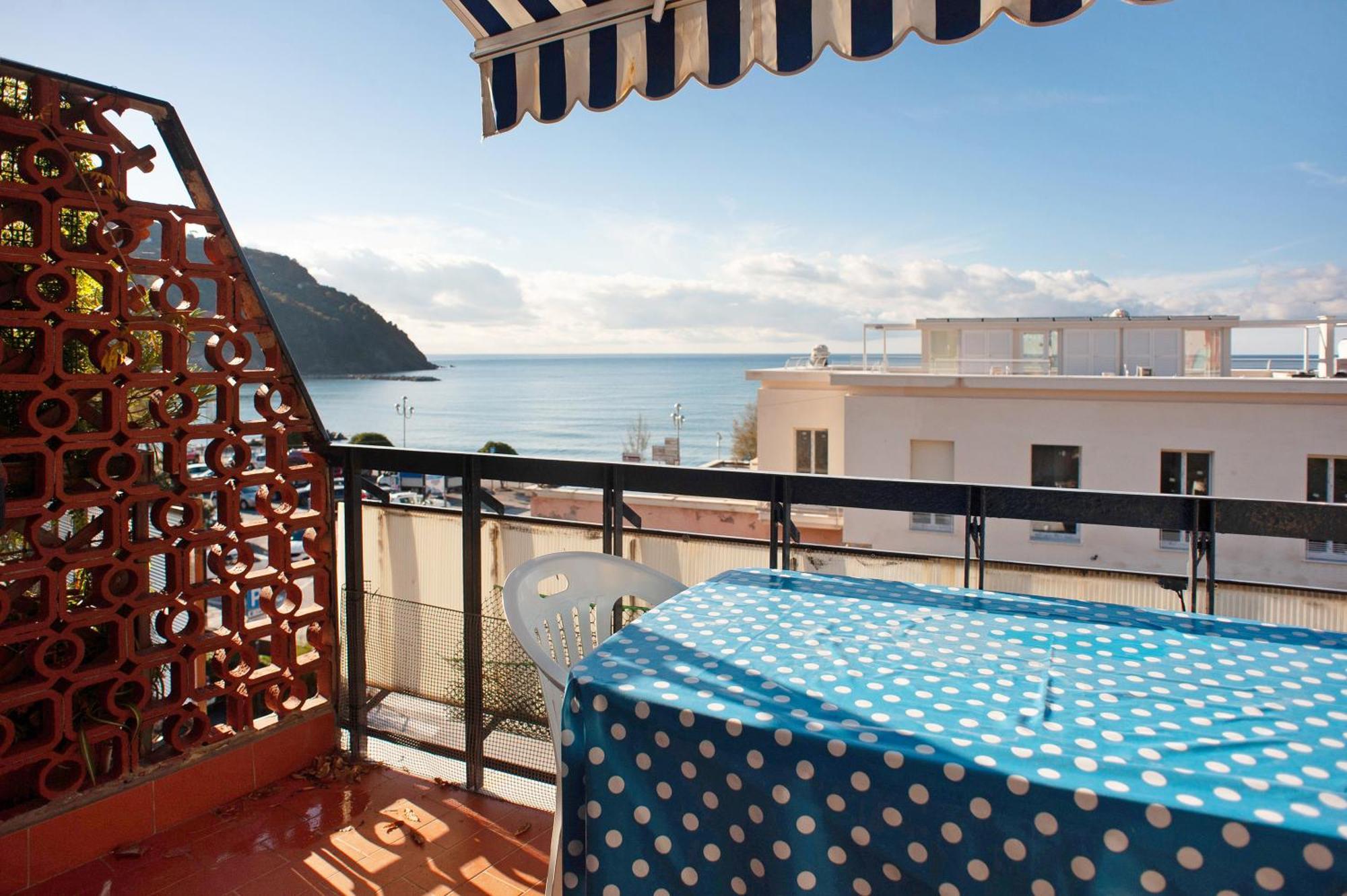 CASA BRUNO E IRIS LEVANTO (Italia) - da 226 € | HOTELMIX